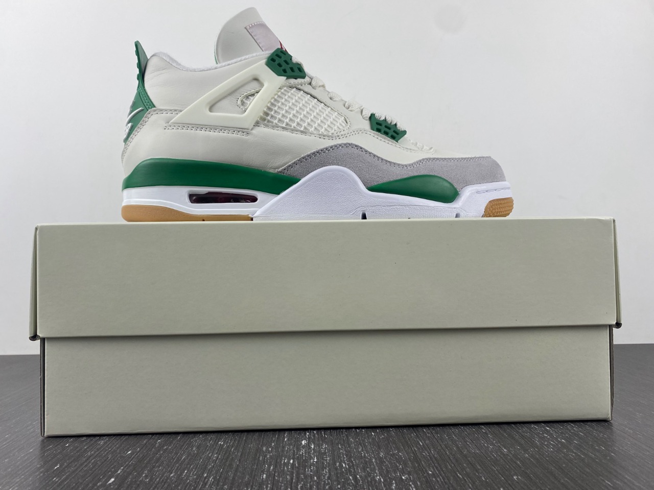 ike SB x Air Jordan 4 Pine Green DR5415-103